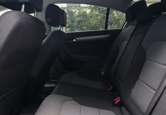 Подержанный автомобиль Volkswagen Passat Sedan 2012 года (8 фото)