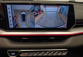 Подержанный автомобиль Geely Coolray 2023 года (18 фото)