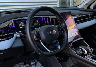 Подержанный автомобиль Geely Atlas 2024 года (16 фото)