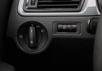 Подержанный автомобиль Skoda Rapid Liftback 2017 года (14 фото)