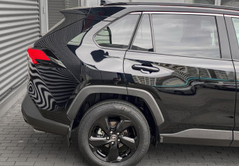 Подержанный автомобиль Toyota RAV4 2022 года (5 фото)