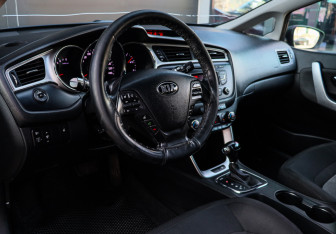 Подержанный автомобиль Kia Ceed Wagon 2017 года (12 фото)