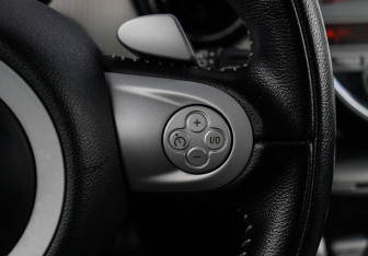 Подержанный автомобиль MINI Hatch 2009 года (16 фото)