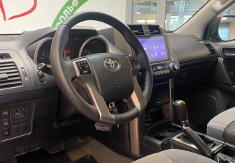 Подержанный автомобиль Toyota Land Cruiser Prado 2012 года (14 фото)