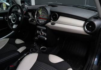 Подержанный автомобиль MINI Hatch 2009 года (7 фото)
