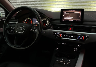 Подержанный автомобиль Audi A4 Sedan 2018 года (17 фото)
