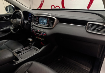 Подержанный автомобиль Kia Sorento 2019 года (7 фото)