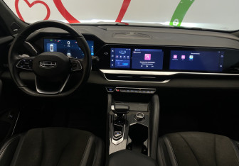 Подержанный автомобиль Geely Monjaro 2024 года (12 фото)