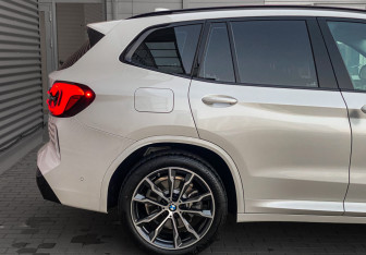 Подержанный автомобиль BMW X3 2024 года (10 фото)