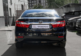 Подержанный автомобиль Toyota Camry Sedan 2012 года (5 фото)