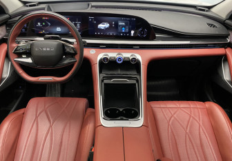 Подержанный автомобиль Exeed RX 2023 года (10 фото)