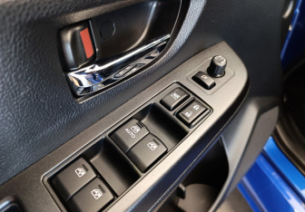 Подержанный автомобиль Subaru WRX 2014 года (11 фото)