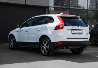 Подержанный автомобиль Volvo XC60 2010 года (6 фото)