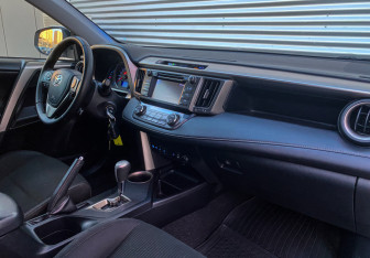 Подержанный автомобиль Toyota RAV4 2013 года (9 фото)
