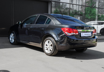 Подержанный автомобиль Chevrolet Cruze Sedan 2015 года (6 фото)