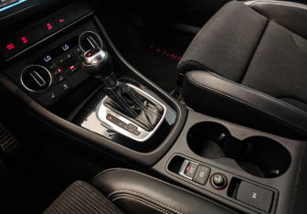 Подержанный автомобиль Audi Q3 2017 года (13 фото)