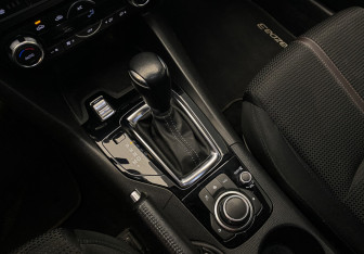 Подержанный автомобиль Mazda 3 Sedan 2017 года (14 фото)