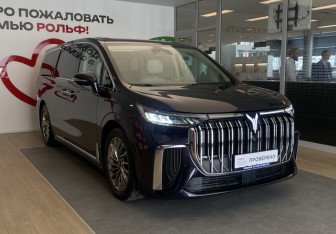 Подержанный автомобиль Voyah Dream 2023 года (3 фото)