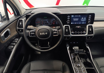 Подержанный автомобиль Kia Sorento 2022 года (13 фото)