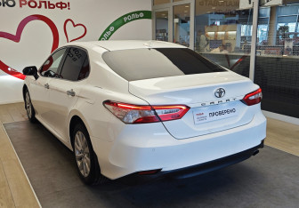 Подержанный автомобиль Toyota Camry Sedan 2018 года (6 фото)