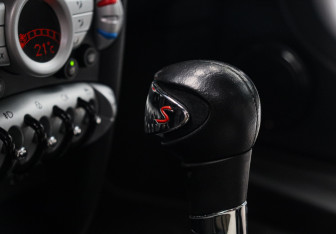 Подержанный автомобиль MINI Hatch 2009 года (21 фото)