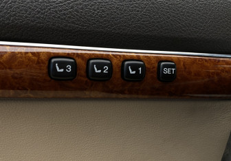 Подержанный автомобиль Toyota Land Cruiser Suv 2012 года (32 фото)