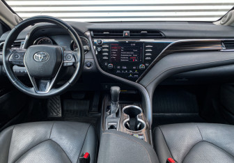 Подержанный автомобиль Toyota Camry Sedan 2018 года (15 фото)