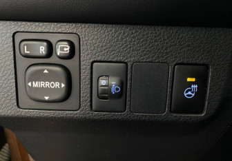 Подержанный автомобиль Toyota RAV4 2017 года (11 фото)