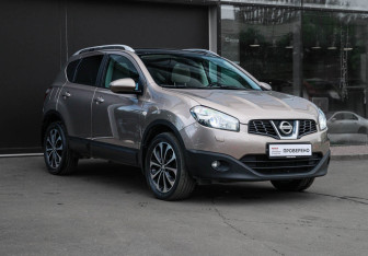 Подержанный автомобиль Nissan Qashqai 2012 года (2 фото)
