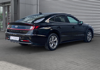 Подержанный автомобиль Hyundai Sonata 2021 года (7 фото)