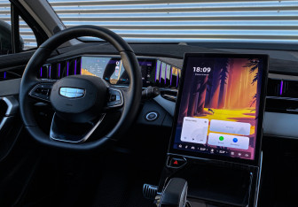 Подержанный автомобиль Geely Atlas 2024 года (12 фото)