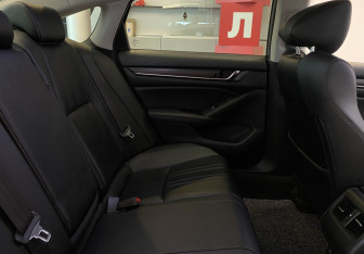 Подержанный автомобиль Honda Accord Sedan 2019 года (8 фото)