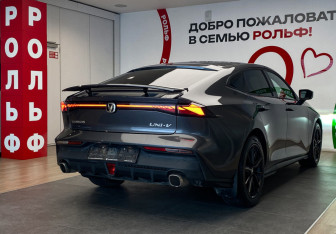 Подержанный автомобиль Changan UNI-V 2024 года (4 фото)