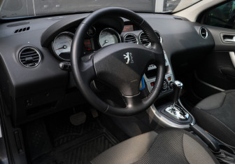 Подержанный автомобиль Peugeot 308 Wagon 2009 года (12 фото)
