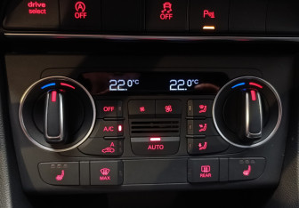 Подержанный автомобиль Audi Q3 2017 года (21 фото)