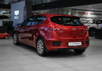 Подержанный автомобиль Kia Ceed Hatchback 2016 года (6 фото)
