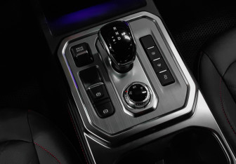 Подержанный автомобиль JAC T9 2024 года (17 фото)