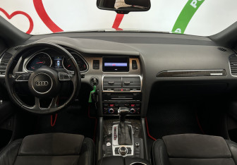 Подержанный автомобиль Audi Q7 2012 года (9 фото)