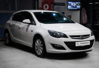 Подержанный автомобиль Opel Astra Hatchback 2014 года (3 фото)