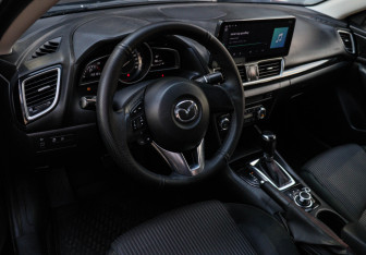Подержанный автомобиль Mazda 3 Sedan 2015 года (12 фото)