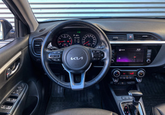Подержанный автомобиль Kia Rio Hatchback 2021 года (14 фото)