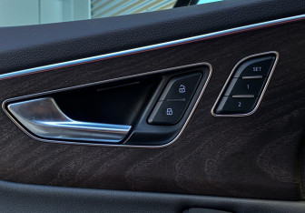 Подержанный автомобиль Audi Q7 2020 года (33 фото)