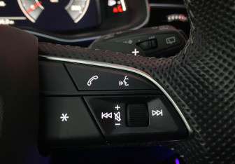 Подержанный автомобиль Audi Q8 2019 года (23 фото)