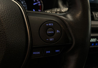 Подержанный автомобиль Toyota RAV4 2021 года (22 фото)