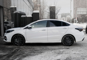 Подержанный автомобиль Omoda S5 2024 года (8 фото)