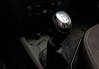 Подержанный автомобиль Renault Sandero 2022 года (16 фото)