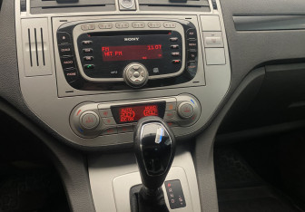 Подержанный автомобиль Ford Kuga 2010 года (12 фото)