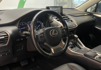 Подержанный автомобиль Lexus NX 2018 года (14 фото)