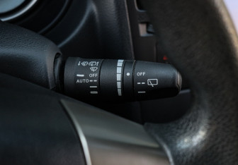 Подержанный автомобиль Nissan Tiida Hatchback 2010 года (20 фото)