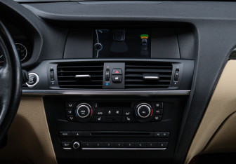 Подержанный автомобиль BMW X3 2012 года (11 фото)